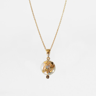 Kalimat Mahaba Pendant on Coin Pearl in 18K Gold