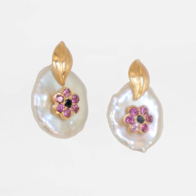 Petals Stud Earring with Keshi Pearl, Fancy Sapphire and 18K Gold