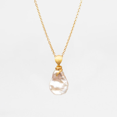 Petal Keshi Pearl Pendant in 18K Matte Gold
