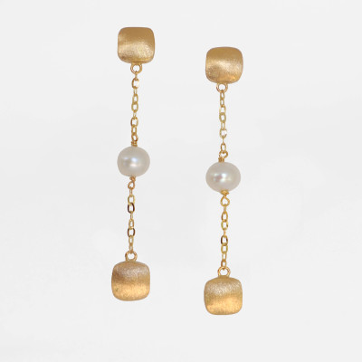 Yawmi Brushed 18K Gold Chain Earring with Pearls