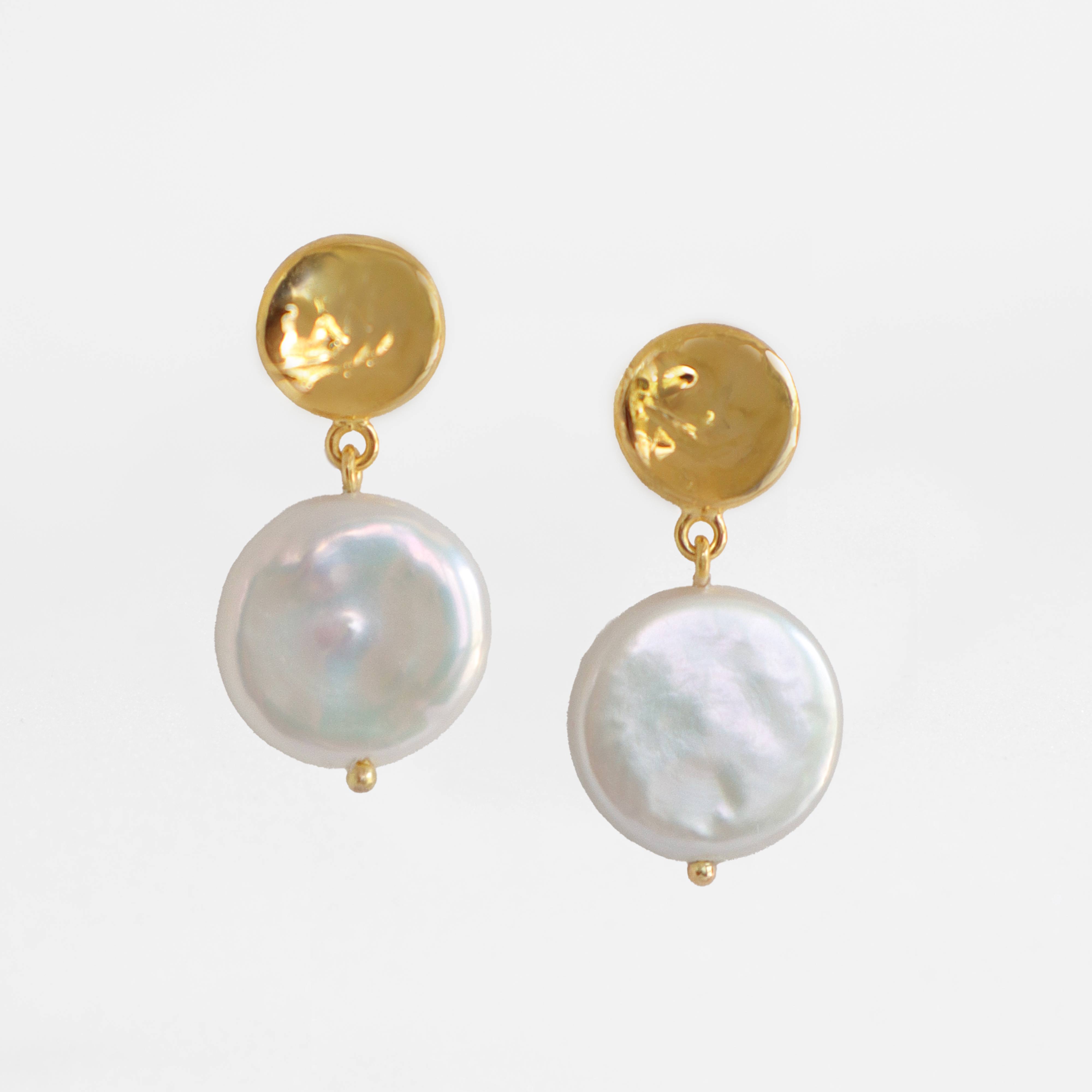 Yawmi Earring with Coin Pearls in 18K Brushed Gold