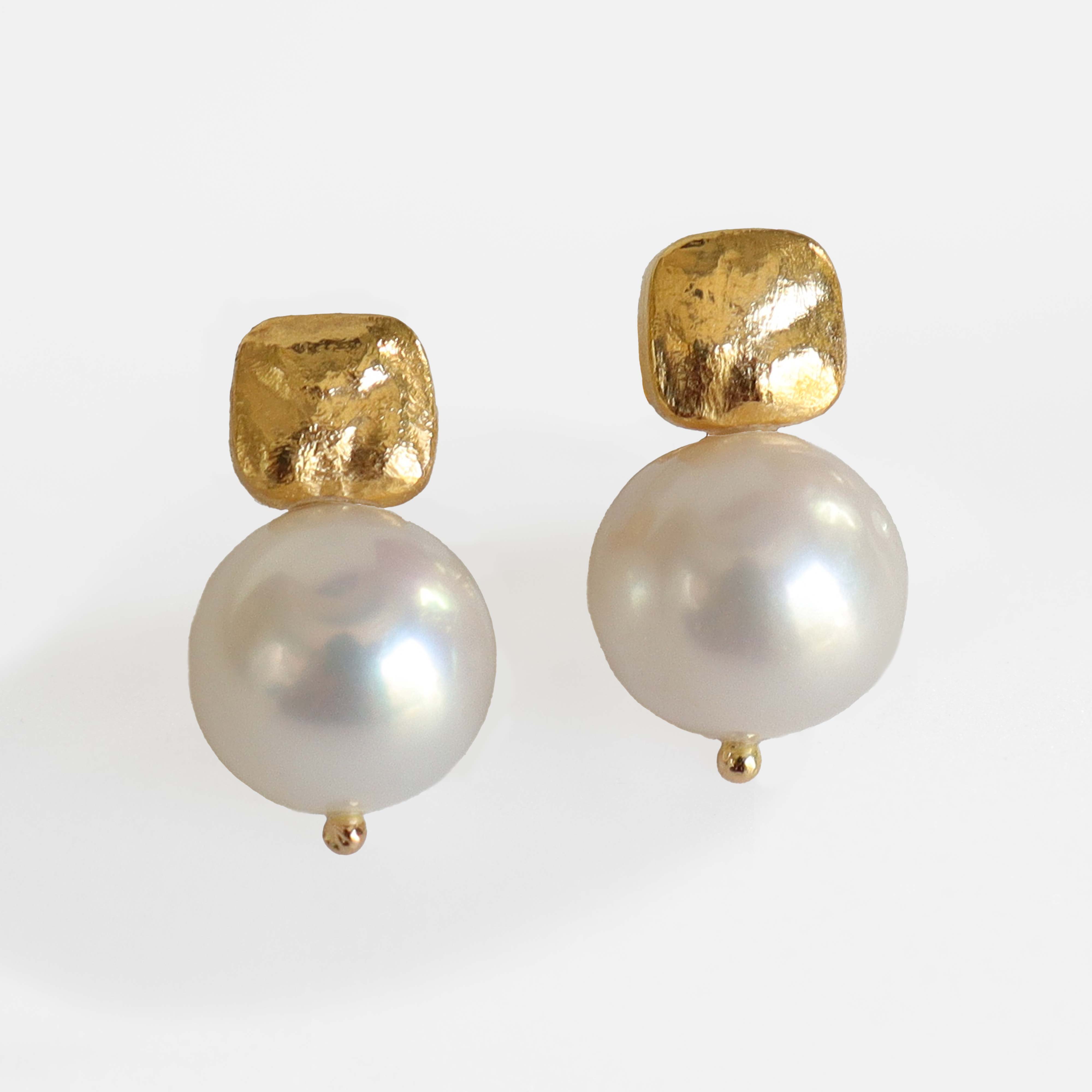 Yawmi Earring with Pearls in 18K Brushed Gold
